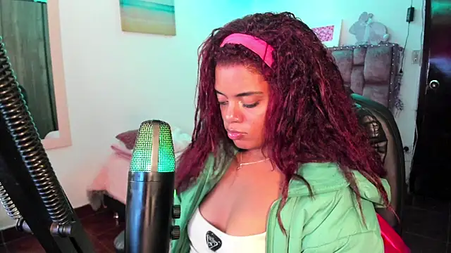 ladyrd1 online show from December 20, 7:12 am