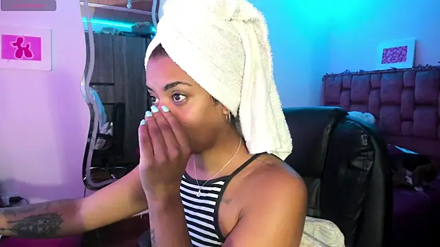 ladyrd1 online show from December 31, 5:51 pm