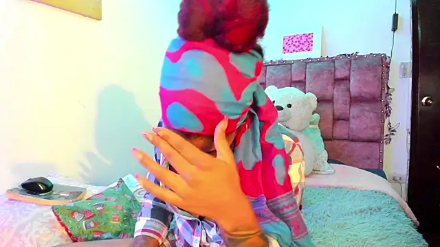 ladyrd1 online show from January 25, 6:45 am