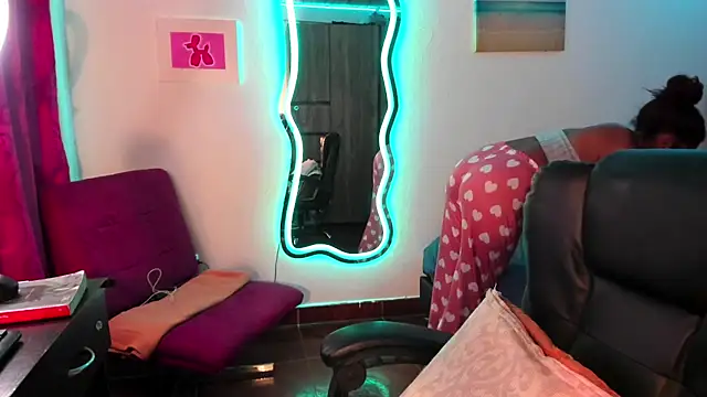 ladyrd1 online show from January 26, 9:29 am