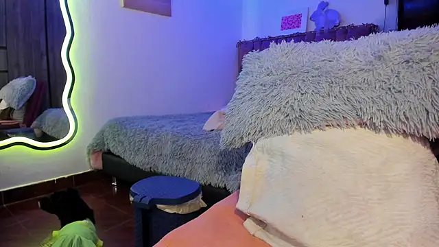 ladyrd1 online show from February 13, 5:26 am