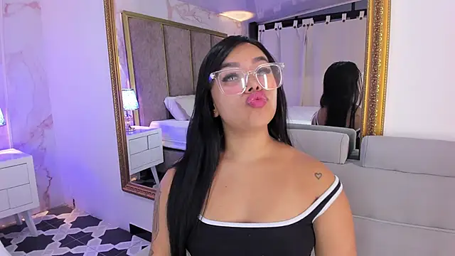 Snapshot of MarianaGarciaa__ chatting on February 11, 1:31 am MarianaGarciaa online show from February 11, 1:31 am