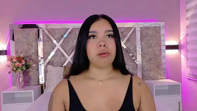 MarianaGarciaa   online show from March 13, 7:20 pm