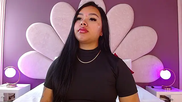 MarianaGarciaa   online show from May 8, 7:19 pm