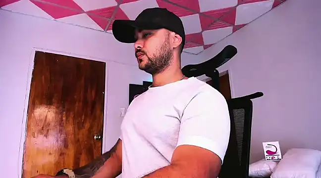 Snapshot of Sebas-hott chatting on December 18, 2:42 am Sebas-hott online show from December 18, 2:42 am