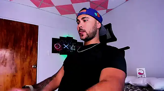 Snapshot of Sebas-hott chatting on January 8, 2:57 am Sebas-hott online show from January 8, 2:57 am