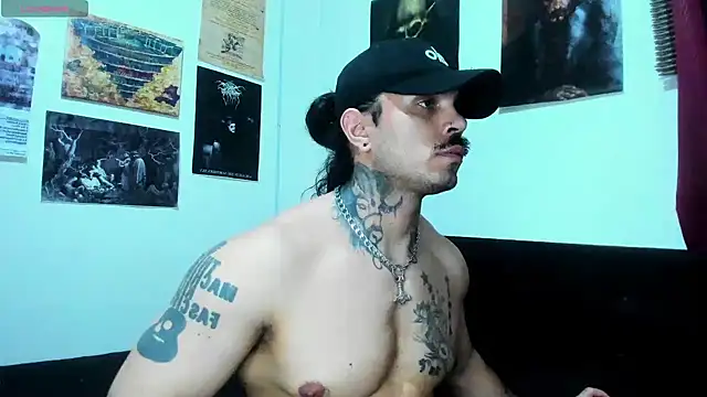 Snapshot of Van_Velckan chatting on May 1, 12:26 am Van Velckan online show from May 1, 12:26 am