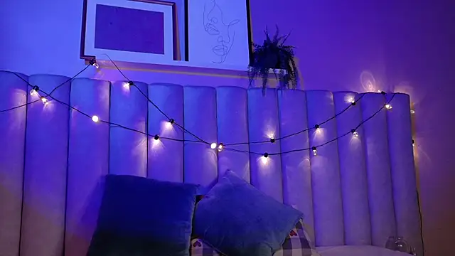 alaia-rogers online show from November 18, 11:36 am