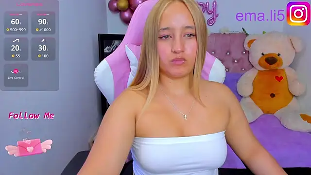 Snapshot of ema_tayy chatting on October 25, 9:20 pm ema tayy online show from October 25, 9:20 pm