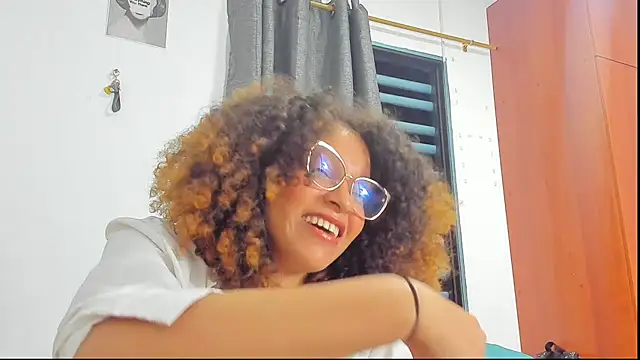 Snapshot of Ada_gales_ chatting on October 30, 3:41 am Ada gales online show from October 30, 3:41 am