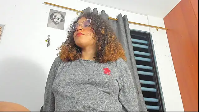 Snapshot of Ada_gales_ chatting on November 5, 4:23 am Ada gales online show from November 5, 4:23 am