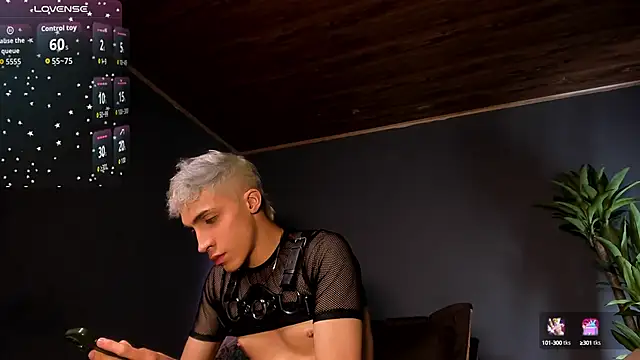 Snapshot of Angel_Snowhotxxx chatting on September 22, 2:13 am Angel Snowhotxxx online show from September 22, 2:13 am