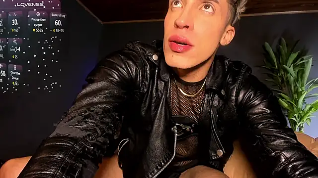 Snapshot of Angel_Snowhotxxx chatting on November 9, 11:41 am Angel Snowhotxxx online show from November 9, 11:41 am