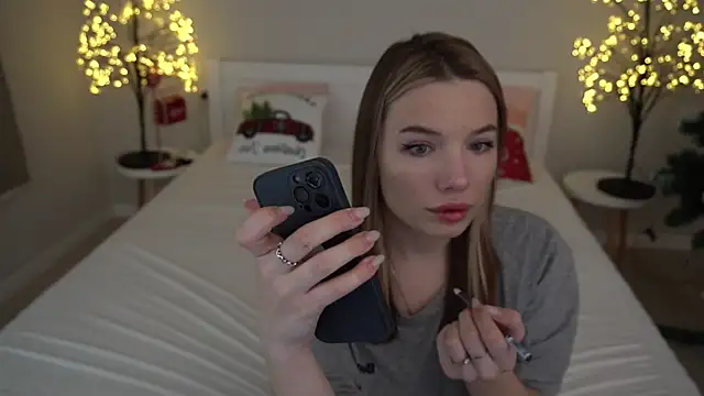 IceDanielles online show from December 29, 2:31 pm