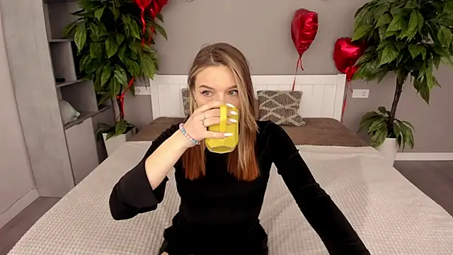 IceDanielles online show from March 18, 5:31 pm