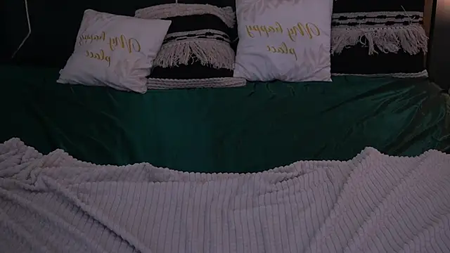 IceDanielles online show from November 4, 1:43 pm