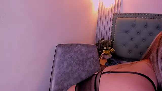 Snapshot of Celeste_Mcs_ chatting on November 11, 4:01 am Celeste Mcs online show from November 11, 4:01 am