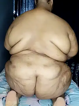 Snapshot of fatafricanqueen chatting on January 3, 11:35 am fatafricanqueen online show from January 3, 11:35 am