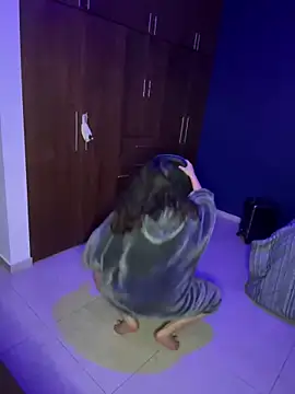 Snapshot of Ales_Kitten chatting on March 13, 3:44 am Ales Kitten online show from March 13, 3:44 am