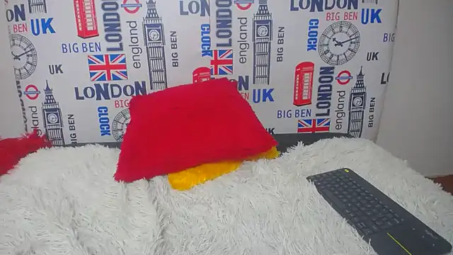 merlinaadams  online show from February 18, 10:58 pm