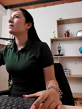 merlinaadams  online show from September 24, 8:01 pm