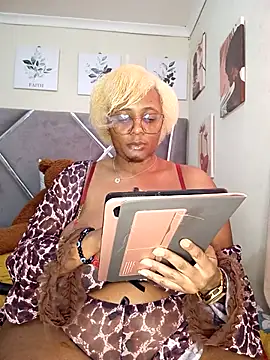 Snapshot of CocoBootyyy chatting on September 11, 5:51 am CocoBootyyy online show from September 11, 5:51 am