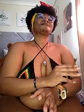 Snapshot of CocoBootyyy chatting on September 18, 8:27 am CocoBootyyy online show from September 18, 8:27 am