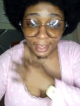 Snapshot of CocoBootyyy chatting on September 28, 10:15 pm CocoBootyyy online show from September 28, 10:15 pm