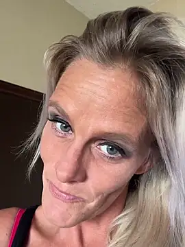 vixendoll87 online show from September 15, 8:42 pm