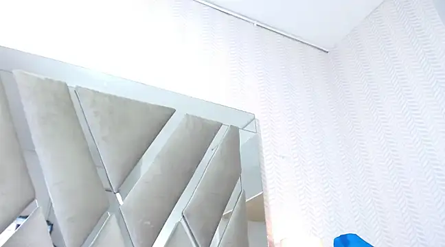 KasandraPhillips online show from February 15, 8:33 pm