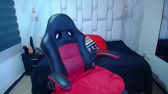 Anabella Thompson online show from March 19, 11:39 am