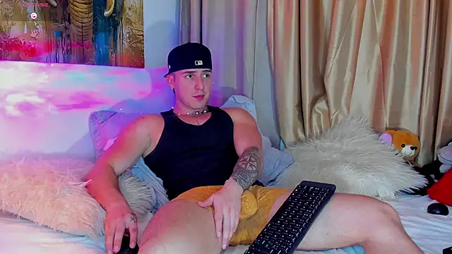 Snapshot of liam_oficial02 chatting on October 4, 5:05 am liam oficial02 online show from October 4, 5:05 am