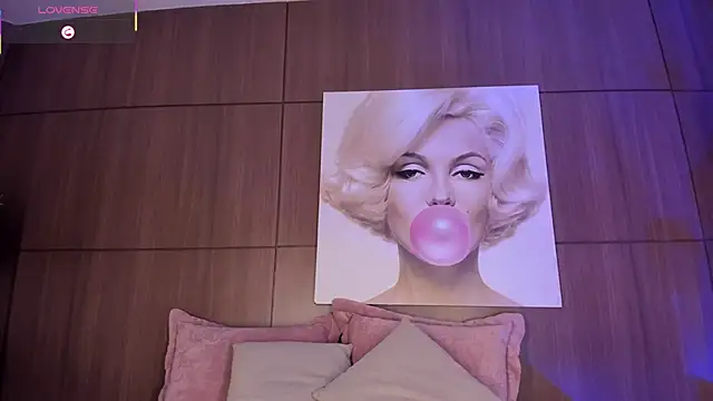 Snapshot of AgattaDuque chatting on February 22, 12:23 am AgattaDuque online show from February 22, 12:23 am