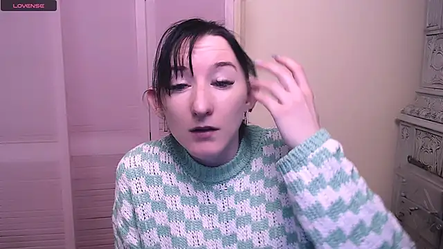 Snapshot of AmandaSell chatting on December 9, 1:45 pm AmandaSell online show from December 9, 1:45 pm