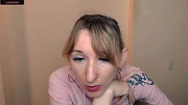 Snapshot of AmandaSell chatting on September 19, 7:43 am AmandaSell online show from September 19, 7:43 am