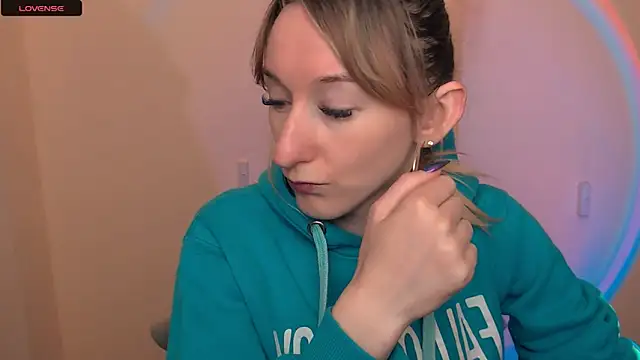 Snapshot of AmandaSell chatting on October 8, 7:28 am AmandaSell online show from October 8, 7:28 am