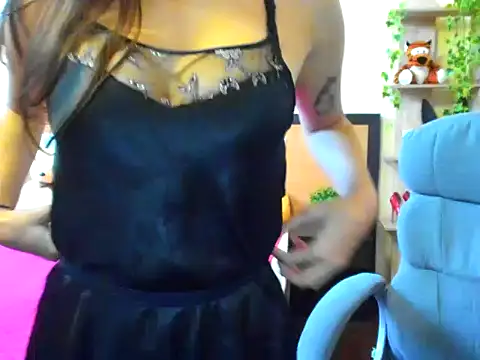 Snapshot of Moon-liza chatting on December 21, 10:17 am Moon-liza online show from December 21, 10:17 am