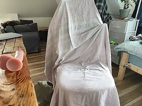 Snapshot of twinkish_90 chatting on November 6, 1:01 pm twinkish 90 online show from November 6, 1:01 pm