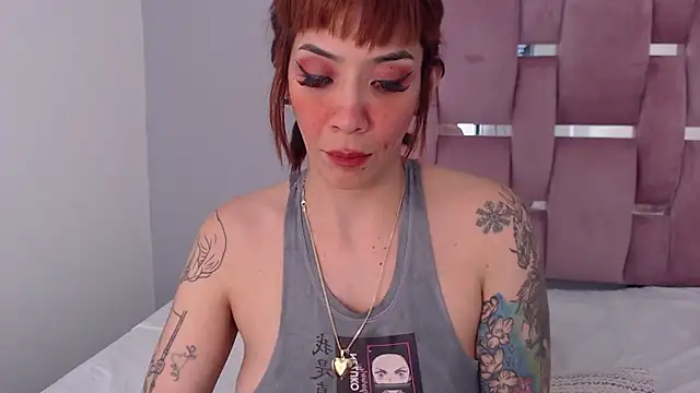 Snapshot of EmiliaKurt chatting on January 15, 8:26 pm EmiliaKurt online show from January 15, 8:26 pm