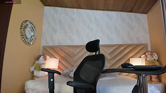 Sharon mishel online show from December 24, 2:12 pm