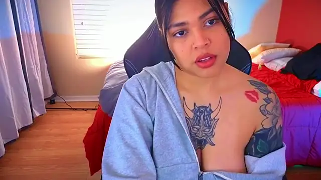Snapshot of miacanela_xo chatting on January 12, 1:11 am miacanela xo online show from January 12, 1:11 am