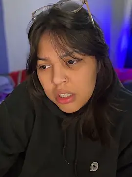 Snapshot of miacanela_xo chatting on December 15, 1:10 am miacanela xo online show from December 15, 1:10 am