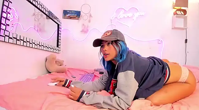 Snapshot of lilith_horny chatting on January 13, 4:18 am lilith horny online show from January 13, 4:18 am