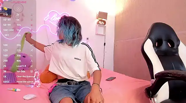 Snapshot of lilith_horny chatting on February 19, 4:00 pm lilith horny online show from February 19, 4:00 pm