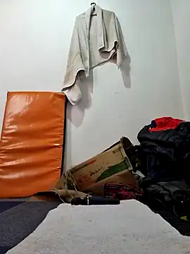 Snapshot of lombarlana-89 chatting on February 10, 6:24 pm lombarlana-89 online show from February 10, 6:24 pm