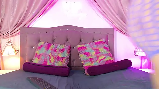 Snapshot of Maite_Foxx chatting on December 13, 10:02 pm Maite Foxx online show from December 13, 10:02 pm