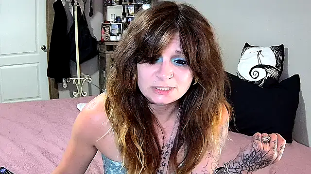 ZeelaXoXo online show from April 5, 5:04 am