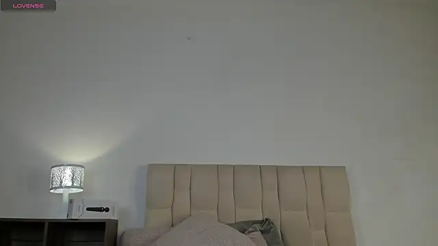 Snapshot of Roxxy_mora chatting on January 18, 12:13 am Roxxy mora online show from January 18, 12:13 am