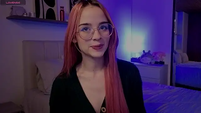 Snapshot of Roxxy_mora chatting on December 17, 10:16 pm Roxxy mora online show from December 17, 10:16 pm