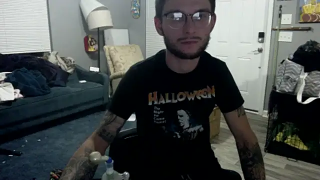 Snapshot of hungkubenski chatting on November 25, 4:34 am hungkubenski online show from November 25, 4:34 am